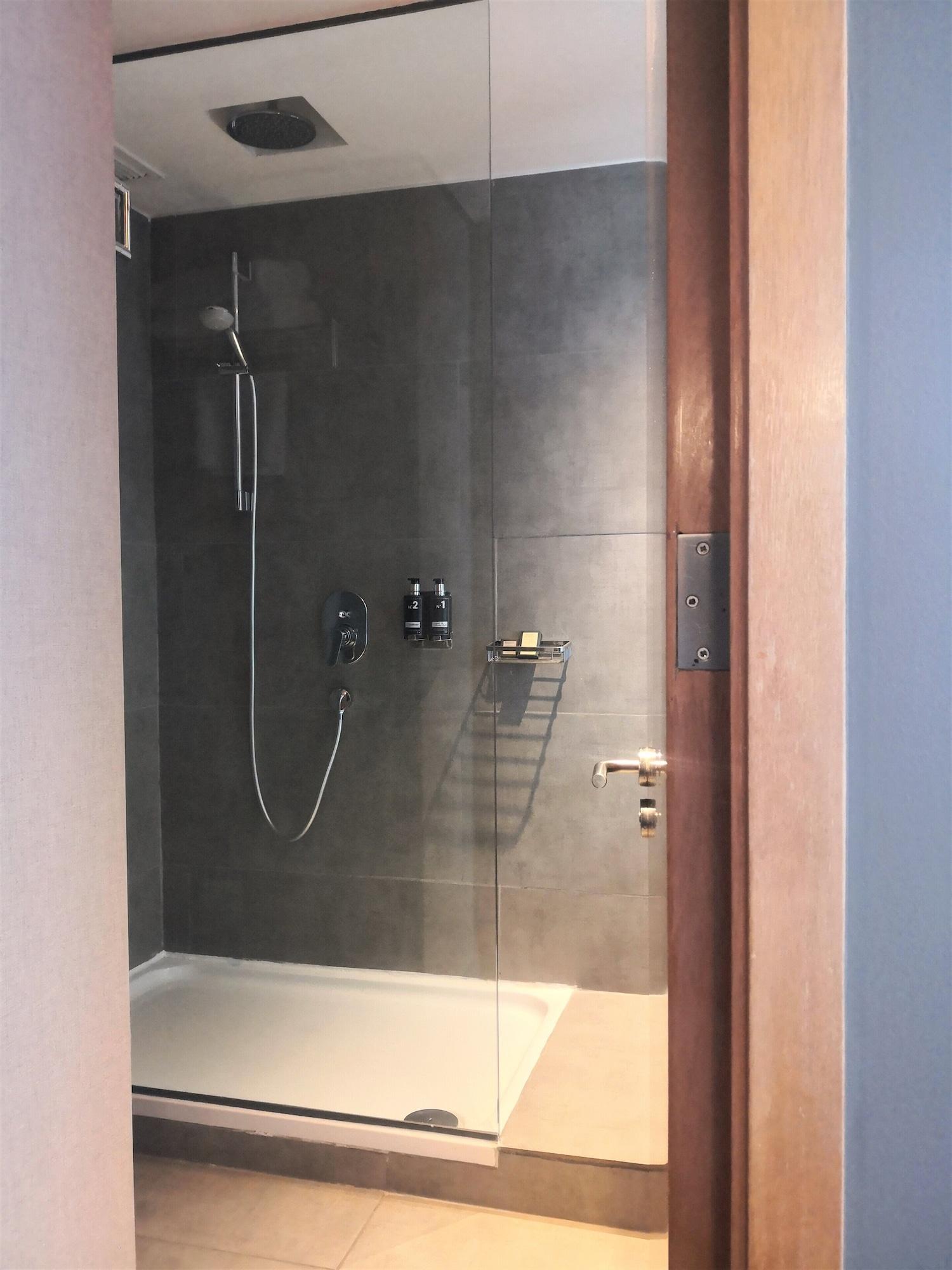 Solace Hotel Santiago Exterior photo A shower with a shower door