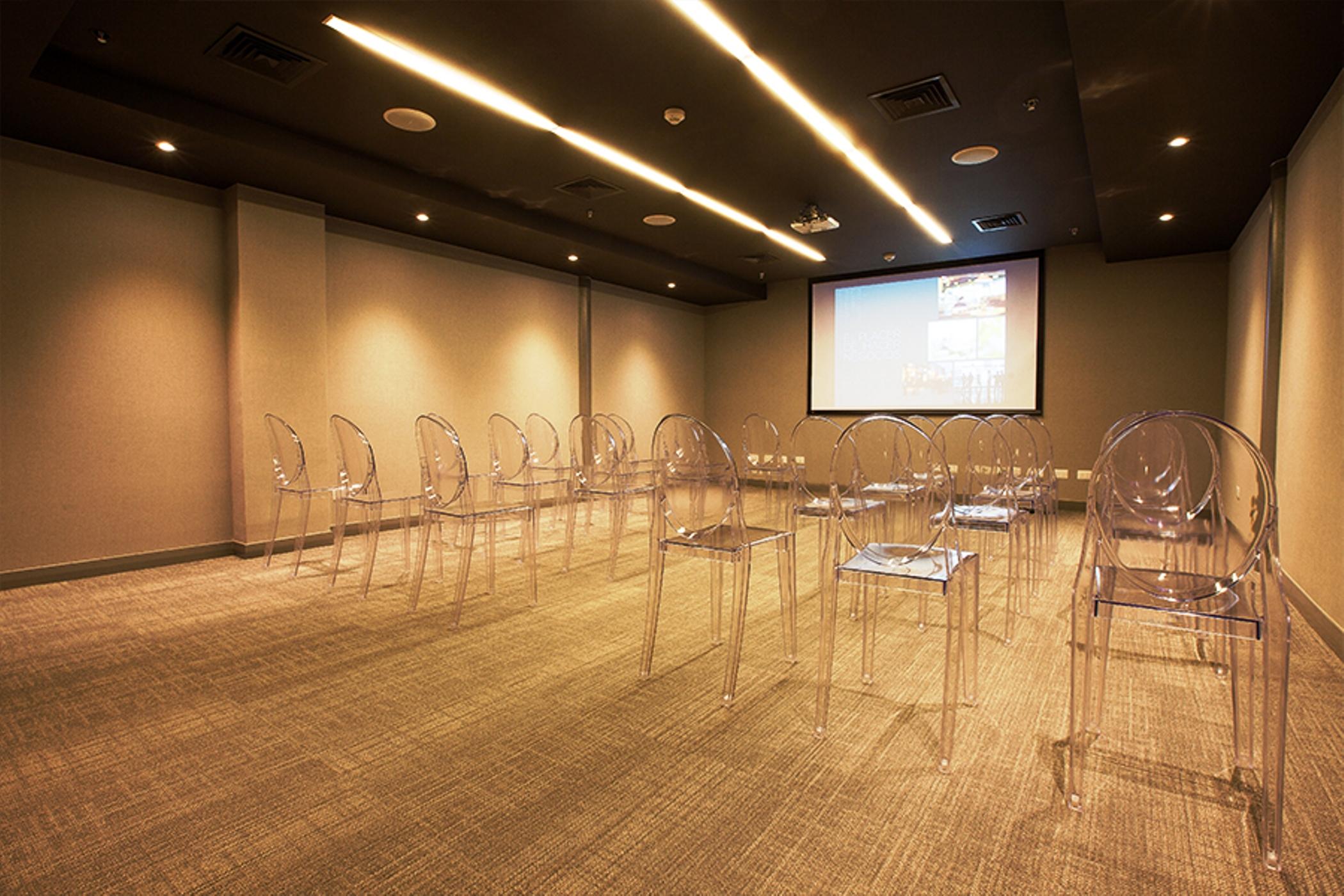 Solace Hotel Santiago Exterior photo The meeting room