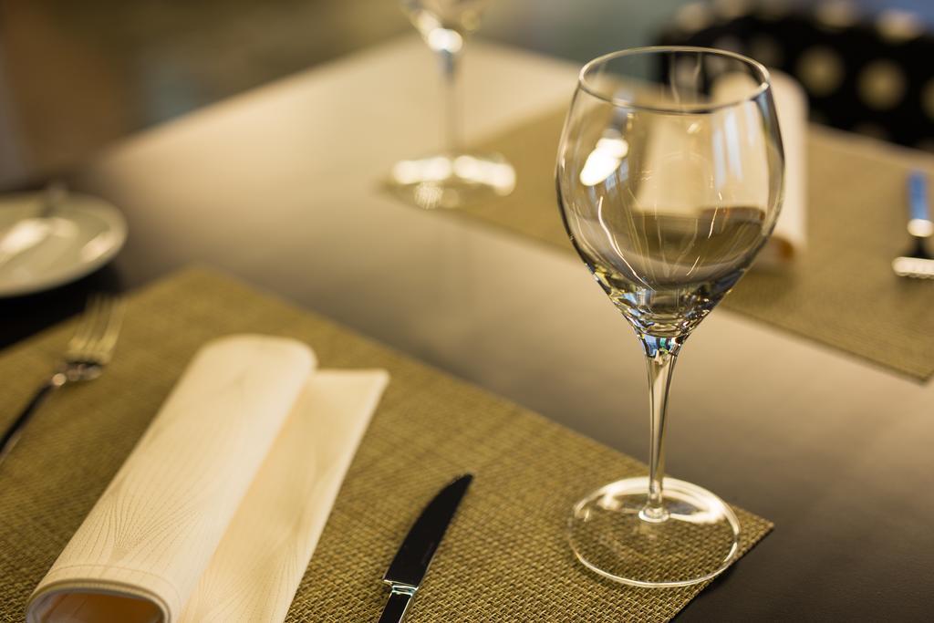 Solace Hotel Santiago Exterior photo A wine glass