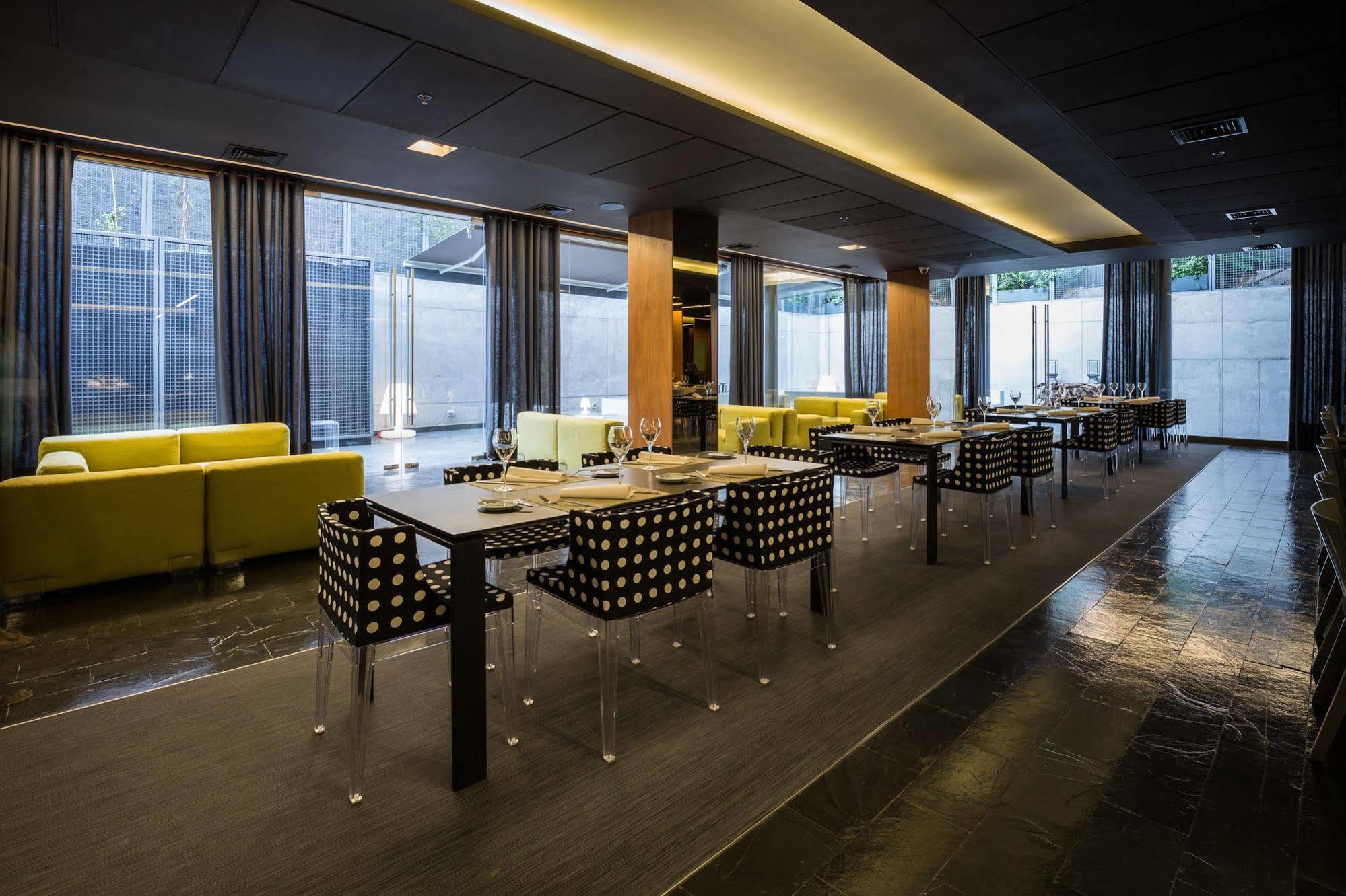 Solace Hotel Santiago Exterior photo Restaurant