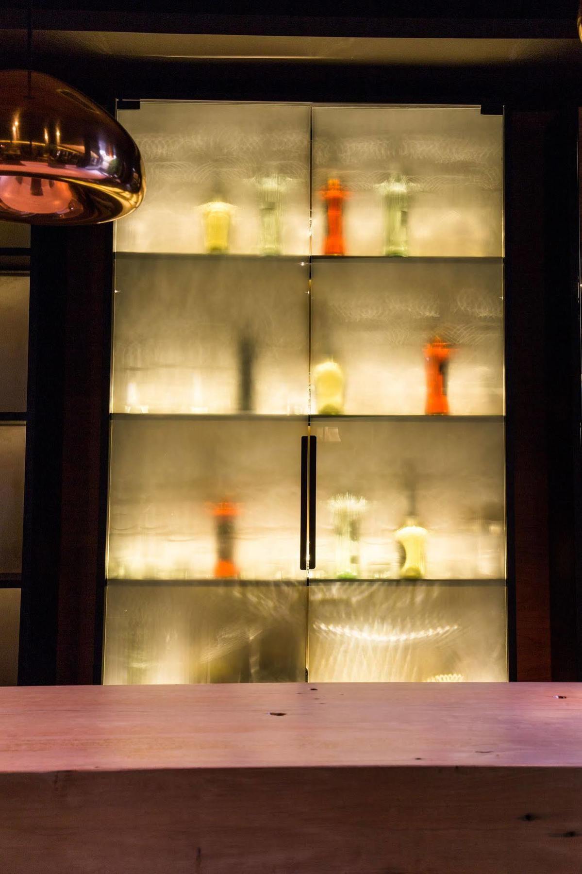 Solace Hotel Santiago Exterior photo A glass display case